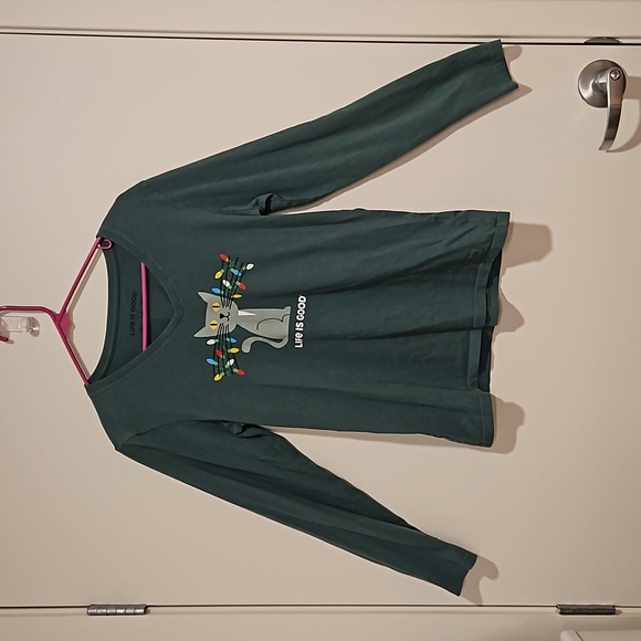 Life is Good Crusher Christmas Holiday string  lights Cat graphic green tee EUC - Picture 6 of 7
